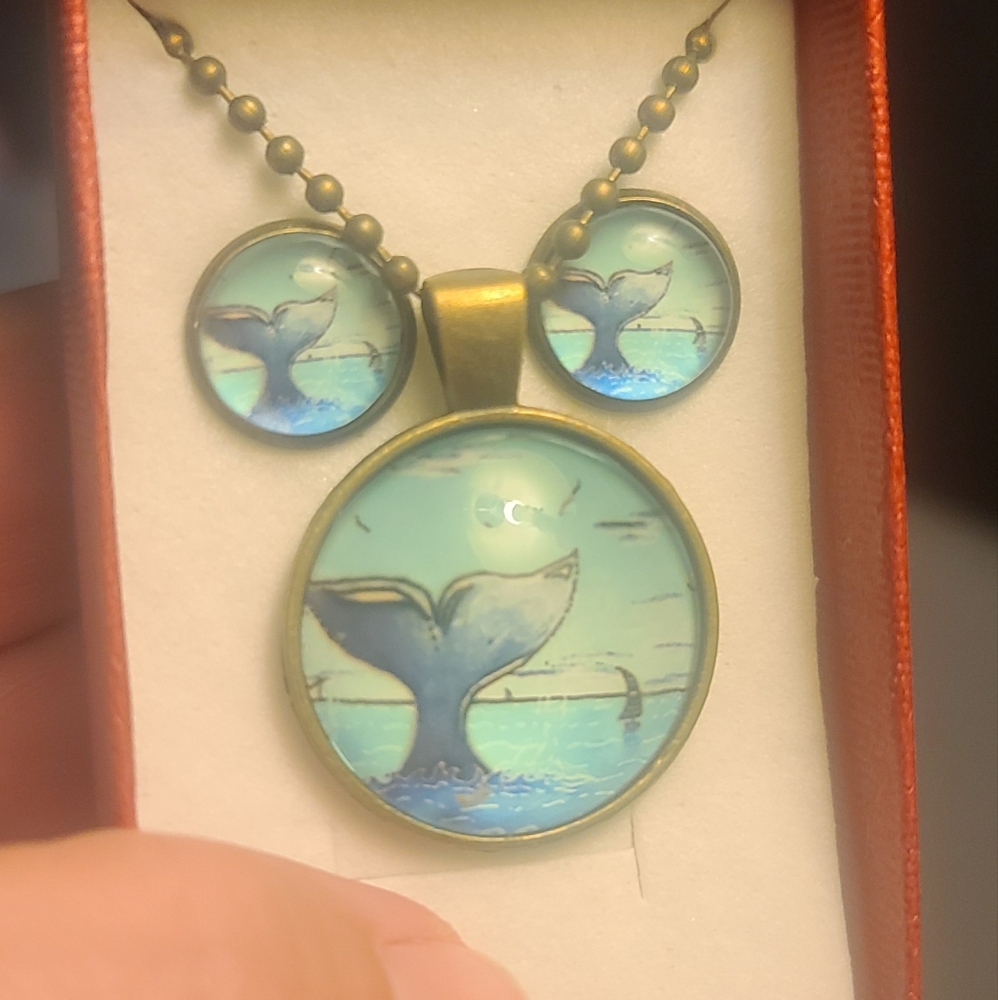 Handcrafted jewelry set whale tale new in gift box